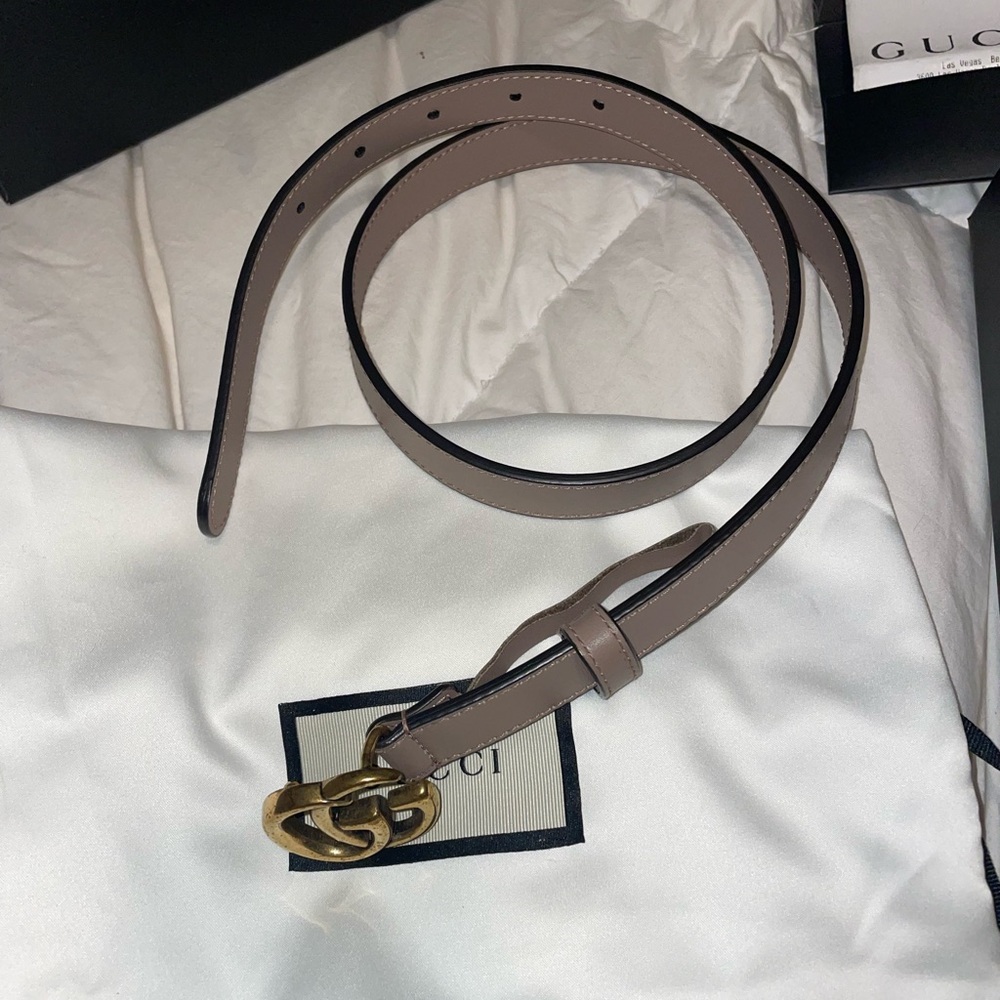 Gucci Women's Brown Leather Belt with Gold GG Buckle - Picture 5 of 6